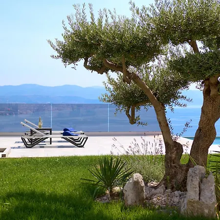 Noble Opatija Riviera By Irundo فيلة