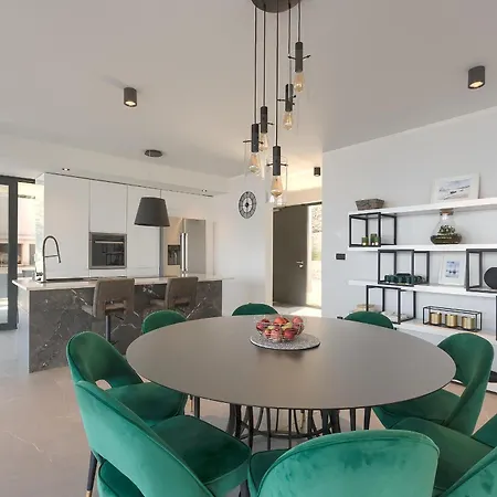 Noble Opatija Riviera By Irundo فيلة Veprinac