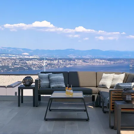 Noble Opatija Riviera By Irundo فيلة Veprinac